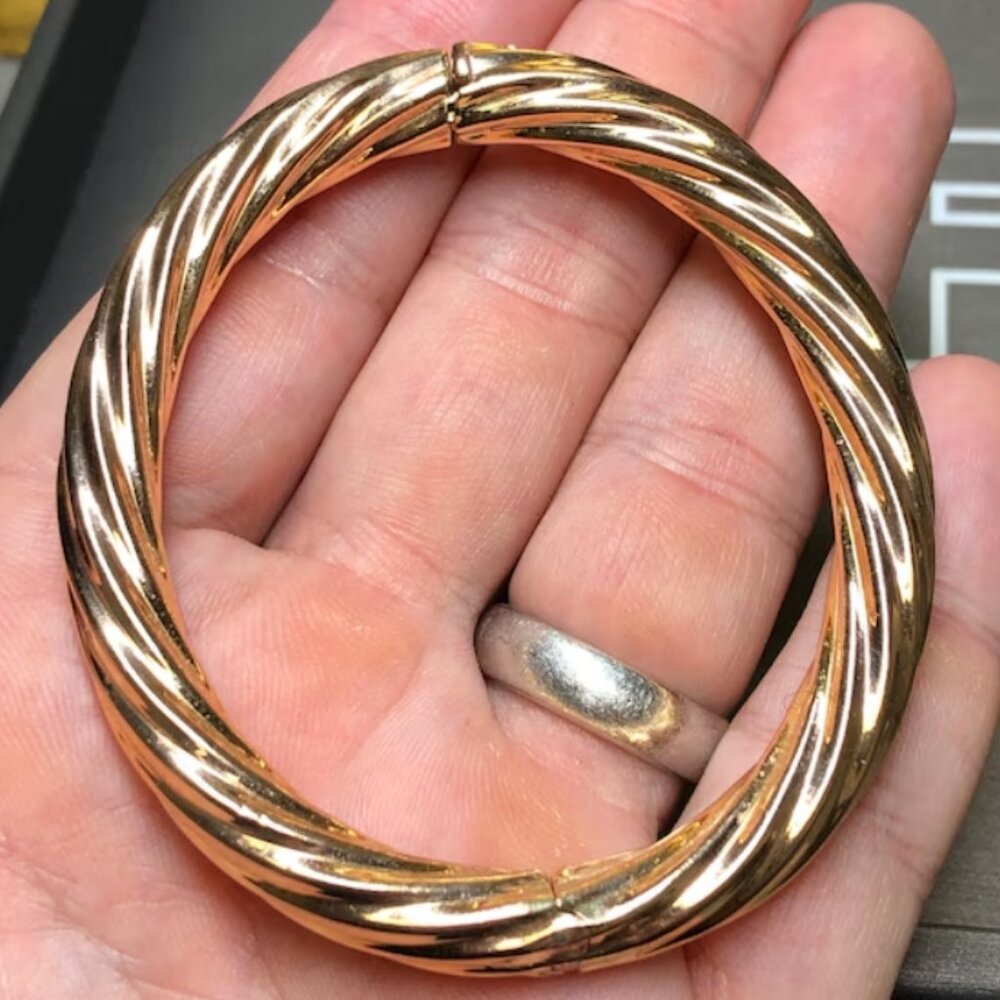 Gold bracelet